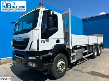 Camion plateau IVECO Trakker