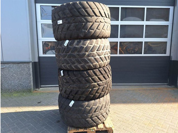 Pneus et jantes MECALAC