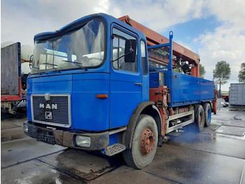 Camion plateau MAN