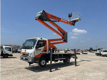 Camion avec nacelle MITSUBISHI