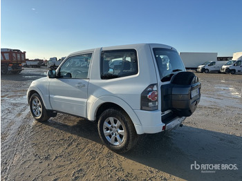 SUV 2016 Mitsubishi Pajero 3.2 SWB 4WD SUV: photos 2