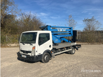 Camion avec nacelle NISSAN