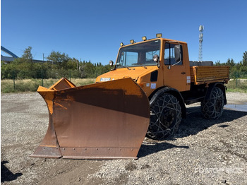 Véhicule de voirie/ Spécial UNIMOG