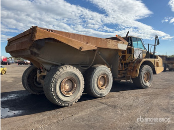 Tombereau articulé 2011 Cat 735 6x6. Articulated Dump Truck: photos 4 Tombereau articulé 2011 Cat 735 6x6. Articulated Dump Truck: photos 4
