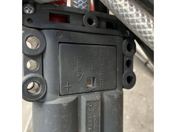 Pièces de rechange pour Matériel de manutention Hawker 24V/80A: photos 4