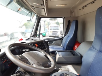 Photo d'intérieur 1: Camion citerne Volvo FMFH