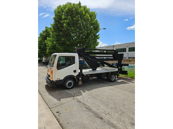 Camion avec nacelle