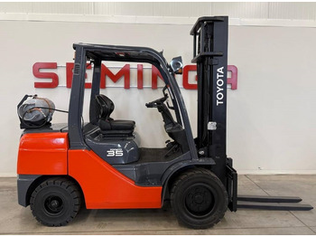 Chariot élévateur à gaz Toyota 10913 - 02-8FGJF35: photos 2