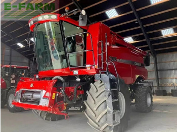 Moissonneuse-batteuse CASE IH