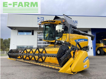 Moissonneuse-batteuse NEW HOLLAND