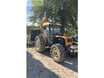 Tracteur agricole RENAULT