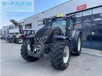 Tracteur agricole VALTRA T214
