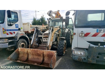 Tracteur agricole RENAULT