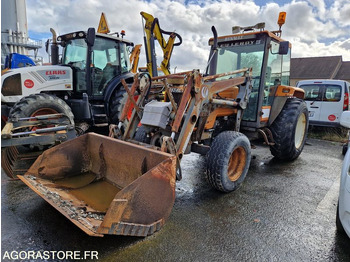 Tracteur agricole RENAULT