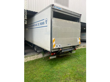 Camion RENAULT Midlum