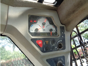 Mini chargeuse JCB 135 R: photos 2 Mini chargeuse JCB 135 R: photos 2