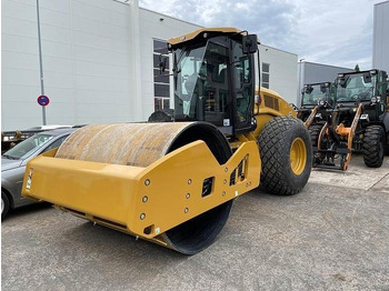 Compacteur CATERPILLAR