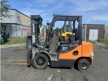Chariot élévateur diesel DOOSAN