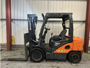 Chariot élévateur diesel DOOSAN