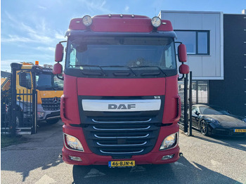 Tracteur routier DAF XF 440 4X2 EURO 6 SKIRTS 2017: photos 2 Tracteur routier DAF XF 440 4X2 EURO 6 SKIRTS 2017: photos 2