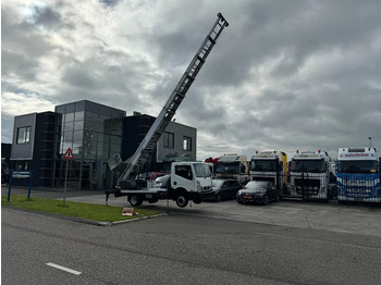 Véhicule utilitaire NISSAN