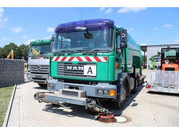 Balayeuse de voirie MAN M2000