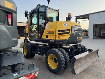 Pelle sur pneus YANMAR