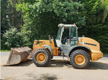 Chargeuse sur pneus LIEBHERR L 524: photos 1