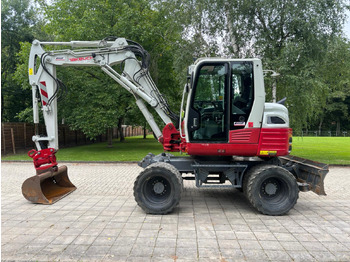 Pelle sur pneus TAKEUCHI