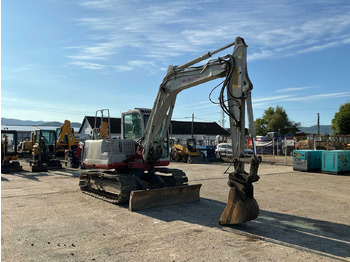 Pelle sur chenille TAKEUCHI TB175