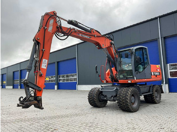 Pelle sur pneus TEREX