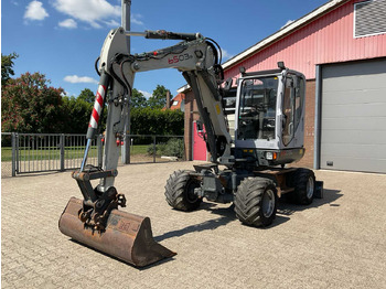 Pelle sur pneus WACKER