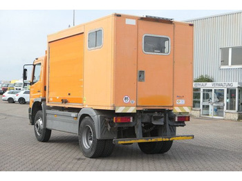 Véhicule de voirie/ Spécial, Camion fourgon Mercedes-Benz 1518 A Atego 4X4, Klima, AHK, Allrad, Rolltor: photos 3