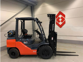 Chariot élévateur à gaz TOYOTA FGF 30