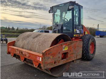 Compacteur CATERPILLAR