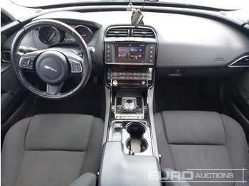 Voiture 2015 Jaguar XE: photos 5
