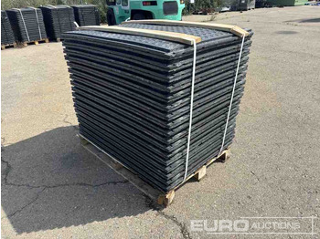 Matériel de chantier Pallet of Plastic Connectable Road Plates, 1200x800x28mm, 22kg per Plate (35 of) Moved to OCT 25: photos 5 Matériel de chantier Pallet of Plastic Connectable Road Plates, 1200x800x28mm, 22kg per Plate (35 of) Moved to OCT 25: photos 5
