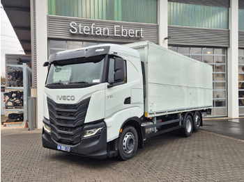 Camion pour le transport de boissons IVECO