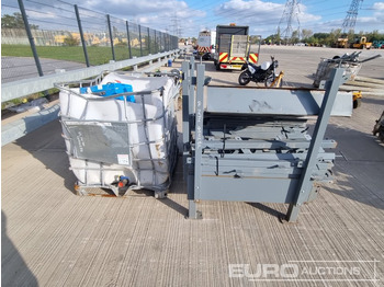 Matériel de chantier 110 Volt Heater (3 of), 3 Step Access Plaform & Fittings: photos 4