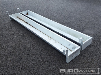Machine agricole Unused 8' Galvanised Hanging Trough: photos 3