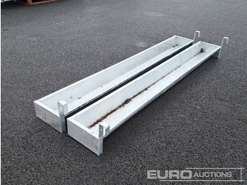 Machine agricole Unused 8' Galvanised Hanging Trough: photos 2