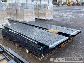 Matériel de chantier Unused Security Fencing, Black, 25 Panels 2.1m x 2,4m & 26 60mm x 60mm Posts, Fasteners And Fittings: photos 4