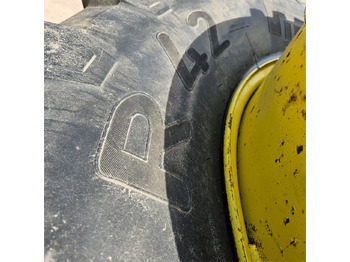 Tracteur agricole John Deere 650/65R42: photos 5