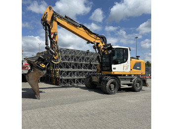 Pelle sur pneus LIEBHERR A 918