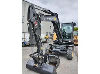 Pelle sur pneus VOLVO EW60E