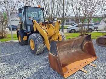 Chargeuse sur pneus CATERPILLAR 906M