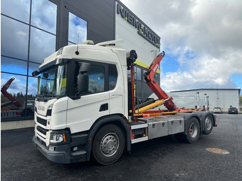 Camion ampliroll SCANIA P