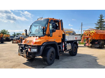 Tracteur communal UNIMOG U400