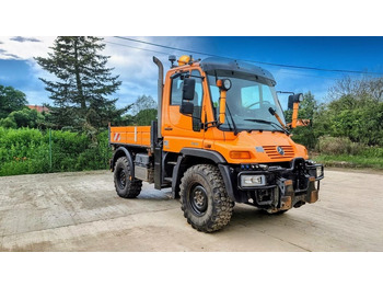 Véhicule de voirie/ Spécial UNIMOG U300
