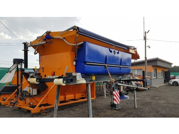 Epandeur de sable pour Véhicule de voirie/ Spécial Schmidt Solarko piaskarka SCHMIDT STRATOS 5m3: photos 4